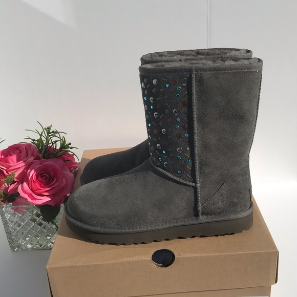 UGG Classic Short Stud II - Picture 6 of 10